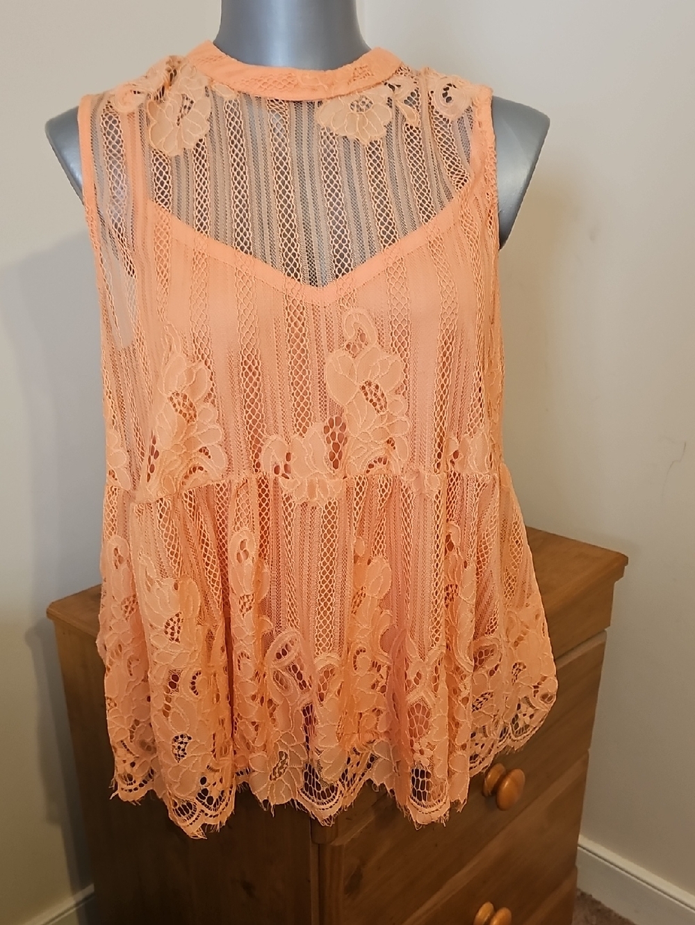 Arizona Jean Company Peach Lace Peplum Camisole